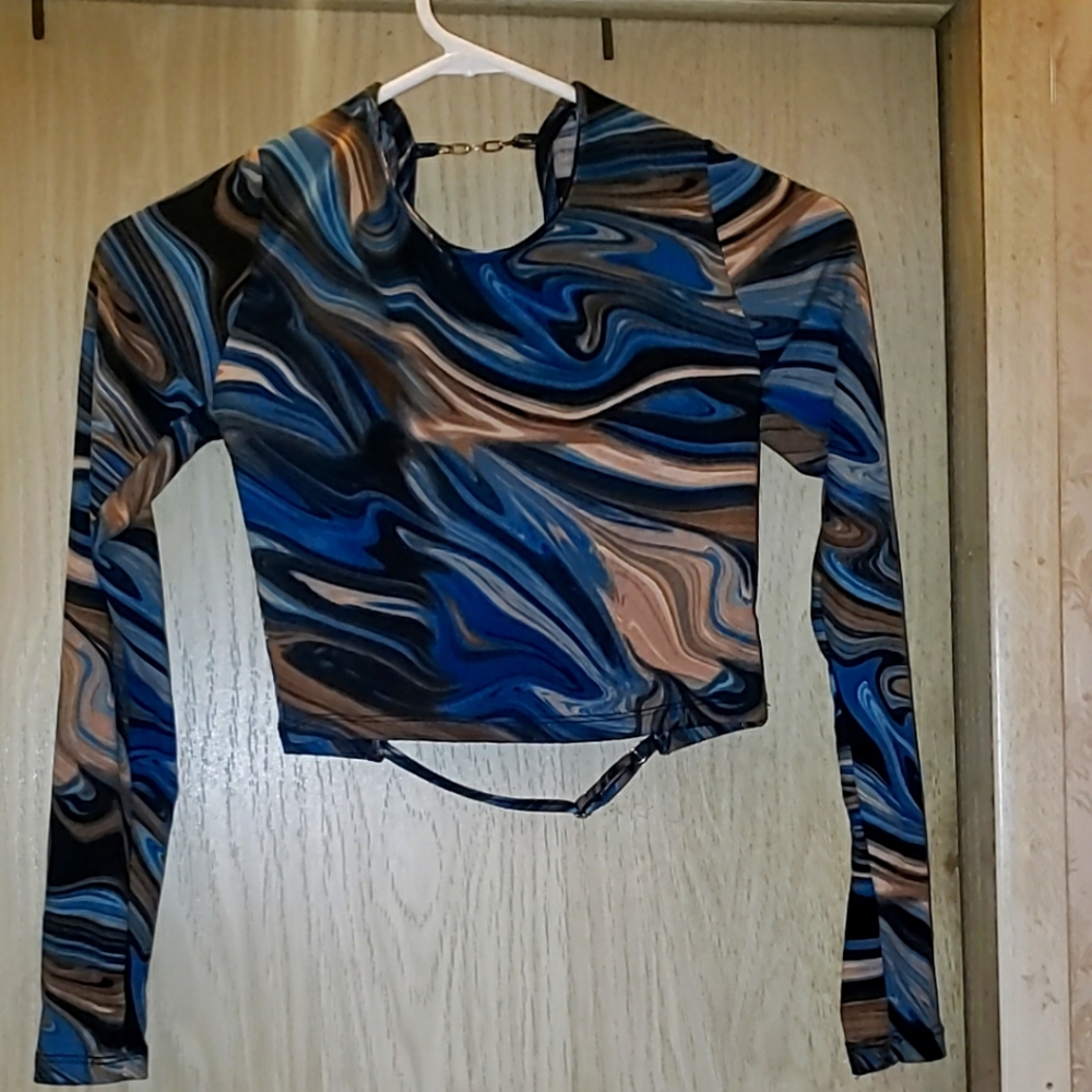 Long sleeve open back shirt